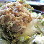 金の豚 - 基本の豚骨ラーメン＋肉味噌マヨネーズごはんの組み合わせ。
