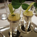 レ セゾン - 幸せの四葉のクローバー（食用）入り前菜