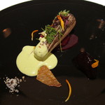 レ セゾン - 鶏肉と毛蟹のバロティーヌ ほんのりエピスをきかせたビーツのジュレ
      