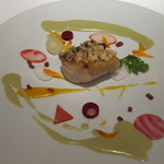 レ セゾン - 尼鯛の松笠仕立て みかんのクーリと酸味をきかせた野菜　
      アボカドのブイヨンにほんのりアーモンドを香らせて
      