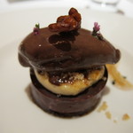 レ セゾン - ショコラ グアナジャの一皿　
      生姜風味のシブーストとカカオと紫蘇風味のソルベを重ねて
      