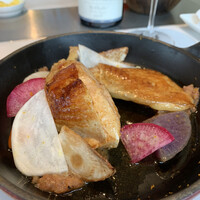 Benoit Alain Ducasse - 鶏のロースト。鶏自体の美味しさをシンプルに追求した一皿。ブラッドオレンジで爽やかさ＆軽やかにいただけます。