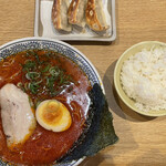 丸源ラーメン - 赤(旨味唐辛子) 熟成醤油とんこつラーメン