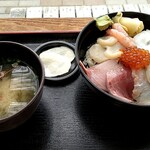 地魚工房 - 特盛海鮮丼