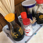 山綱 - 卓上の調味料などです