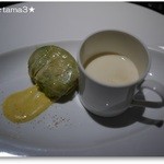 Ｓ+　エス・プリュス - 湯葉で包んだズワイガニとアボカドの蒸し焼き
      コブミカンの香る豆乳スープ