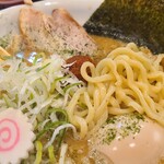 からみそラーメン ふくろう - いろんな具材です