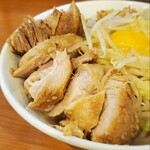 ラーメン BooBoo太郎。 - この豪華な豚の盛り(｡•̀ᴗ-)و ̑̑✧