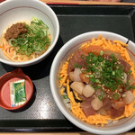 なか卯 - 海鮮丼と冷やし坦々うどん（小）のセット