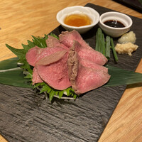 宇田川 紫扇 - 霜降り牛タン刺し