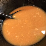ラーメン二郎 - 豚出汁濃厚なスープ。