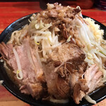 ラーメン二郎 - 大ラーメン。脂マシは肉カス脂になりました。