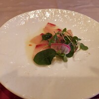 Un Son Benir - ヒラマサのカルパッチョ