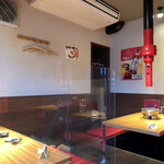 天龍 - お店の内観  2階にも、向こう側にも、カウンターにも席があります