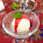 リトルスパイス - 今日は単純なミルクアイス。だけどカレーの後のこれがたまらなく美味しい