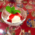 リトルスパイス - 今日は単純なミルクアイス。だけどカレーの後のこれがたまらなく美味しい