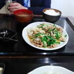 たまりばキッチン - にら豚定食500円