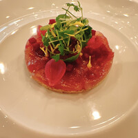 プレスキル - マグロとおからのタブーレ　ビーツとハイビスカスのヴィネグレット