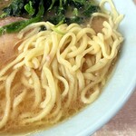 横濱ラーメン あさが家 - 酒井製麺の中太麺。