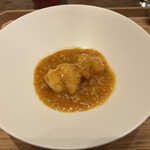 齋華 - エビチリとご飯：ぷりっぷりの海老が美味しい