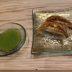 齋華 - 焼き餃子　椒麻ソース：ただの餃子じゃない美味しさ