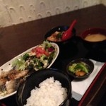 DEIGO - 鯖の竜田揚げと肉豆腐のランチ