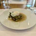 Ristorante Taverna San Martino -  (私) Asparagi Nostrani alla Parmigiana アッチューゲで作ったブロードが敷かれている