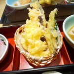 伊豆近海 相模湾の魚貝料理 海湘丸 - コンパクトにみっちり乗ってる5種の天ぷら