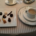 エメ・ヴィベール - 紅茶と小菓子