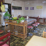 コムギラーメン - ﾉｽﾀﾙｼﾞｰな雰囲気の店内