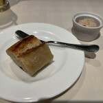 Puthiozami - 吉田豚のリエットとパン。