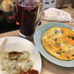 一口餃子専門店 トラの門 - ☆ある昼飲みの卓上
