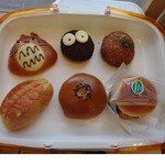 サンメリー - 森のおともだち、まっくろすけ、中辛カレーパン、明太子クーペ、小金井あんぱん、チキンカツバーガー