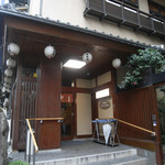 博多料亭 稚加榮 - 個室や宴会会場の入り口　