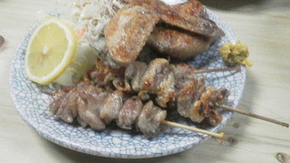 Kashibami - 鶏皮・手羽先各1本100円