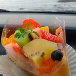 フルーツショップ青森屋 - なんとか形を保っているフルーツタルト(　＾▽＾) 