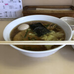 支那そば心麺 - 醤油ワンタンメン、970円。