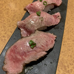 Shinshuuyakiniku Namusantei - 「特選牛大トロ握り」1330円