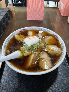 中華そば 大石家 - チャーシュー麺。分厚いチャーシューがゴロゴロ入る。ライスに合います。胡椒の合うラーメン