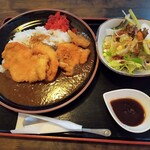 食道荒ヤ - チキンカツカレー（サラダ付き）