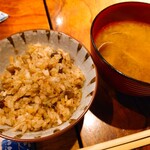 鉄板焼　裕 - ガーリックライス、味噌汁