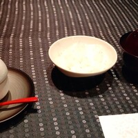 瀬里奈 本店 - お味噌汁、トリュフとモッツァレラチーズの茶碗蒸し、魚沼産コシヒカリご飯です。