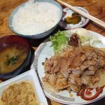 寅"むすこ食堂 - 豚生姜焼き定食　750円(税込)