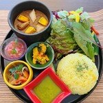 コージーガーデン カフェ アザレア - スパイシーキーマカレープレート