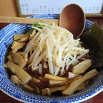 らうめん 麺坊 - 正油ラーメン590円 メンマ100円 もやし100円