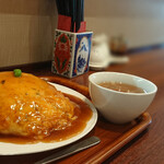 来勝軒 - ふわふわカニ玉ご飯(天津飯)