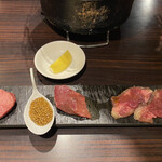 Yakiniku Akami Niku Ga Tou - ランチコース(厚切り特上タン塩、ハツ　〜タスマニア産マスタード添え〜、にくがとうのタンカルビ)