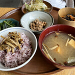 d47食堂 - ■タネカら商店の季節野菜定食¥1,780
            ■「村田商店」の納豆¥350