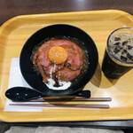 Rosuto Bifuhoshi - ローストビーフ丼とアイスコーヒー