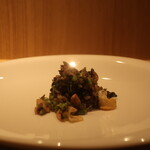 RISTORANTE IL NODO - 小田原志村さんの"にこまる""黒米"リゾット 春の貝 小田原山菜